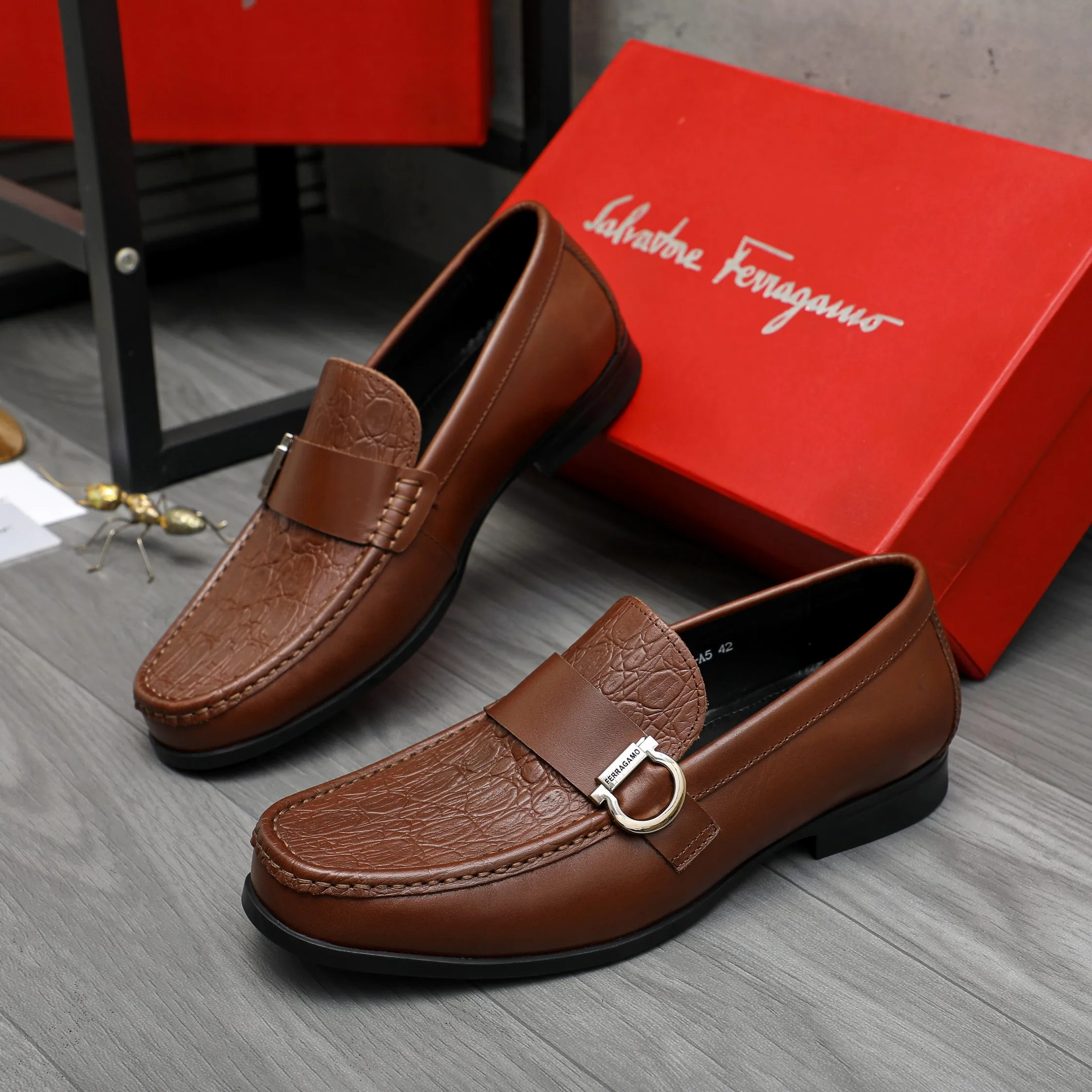 Men's shoes 💰p460 Product trademark: Ferragamo " Ferragamo ] Business slip-on leather shoes Regular size: 38-45 Product material: Selected stone grain cowhide upper, cowhide lining, original rubber outsole
